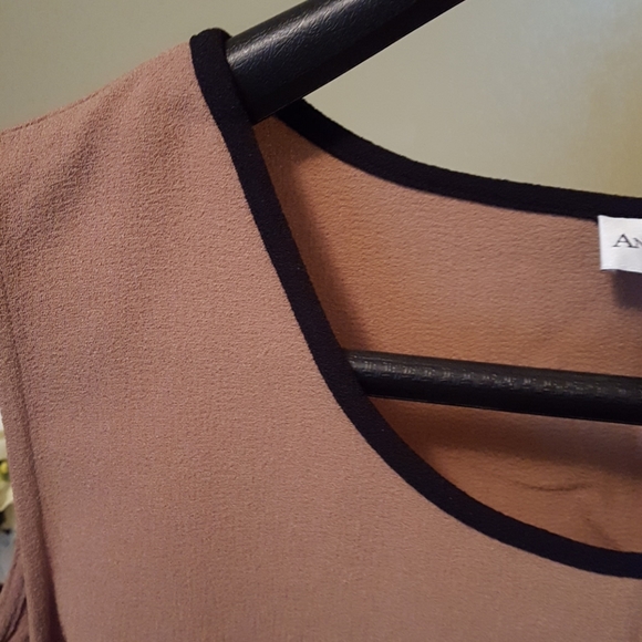 Womans shell - Picture 2 of 4